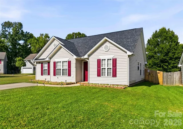 Photo 2 of Single family home for sale at 4226 Red Shed Ln, Charlotte, NC 28269 | MLS# 4433091 | Listing updated on 2026-10-10