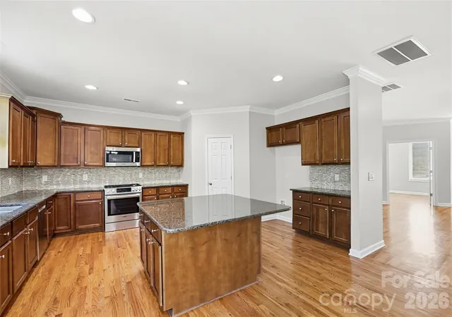 Photo 4 of Single family home for sale at 6430 Chadwell Ct, Fort Mill, SC 29707 | MLS# 4433107 | Listing updated on 2026-10-09