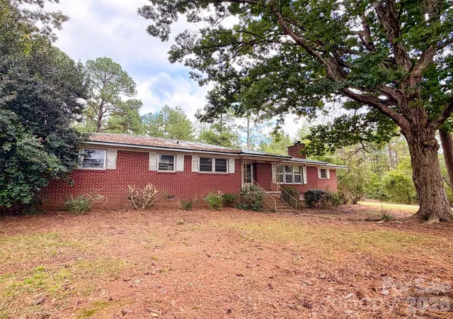 Photo 3 of Single family home for sale at 4027 Great Fls Hwy, Richburg, SC 29729 | MLS# 4433119 | Listing updated on 2026-10-14