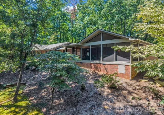 Photo 2 of Single family home for sale at 280 Overlook Cir, Tryon, NC 28782 | MLS# 4433125 | Listing updated on 2026-10-19