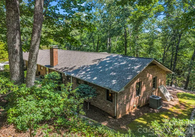 Photo 3 of Single family home for sale at 280 Overlook Cir, Tryon, NC 28782 | MLS# 4433125 | Listing updated on 2026-10-19