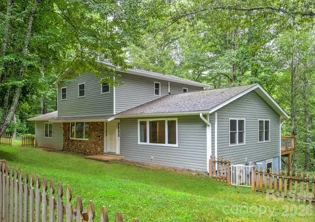 Photo 1 of Single family home for sale at 94 W Ridge Rd, Mars Hill, NC 28754 | MLS# 4433127 | Listing updated on 2026-10-10