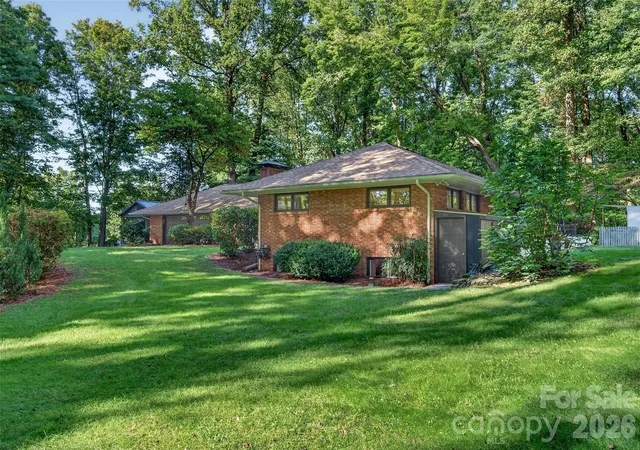 Photo 2 of Single family home for sale at 459 Forest Hts Dr, Marion, NC 28752 | MLS# 4433130 | Listing updated on 2026-10-11