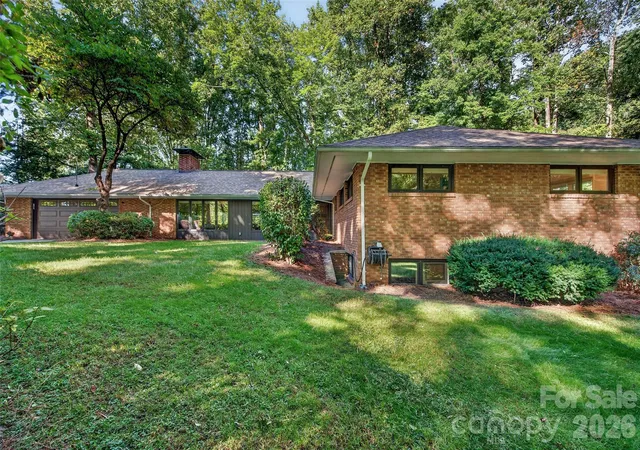 Photo 3 of Single family home for sale at 459 Forest Hts Dr, Marion, NC 28752 | MLS# 4433130 | Listing updated on 2026-10-11