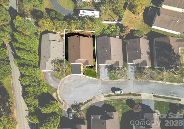 Photo 2 of Single family home for sale at 88 E Danbury Ln, Brevard, NC 28712 | MLS# 4433132 | Listing updated on 2026-10-17
