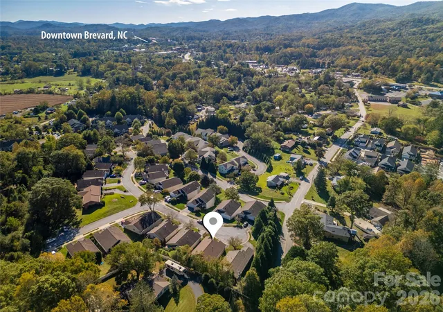 Photo 4 of Single family home for sale at 88 E Danbury Ln, Brevard, NC 28712 | MLS# 4433132 | Listing updated on 2026-10-17