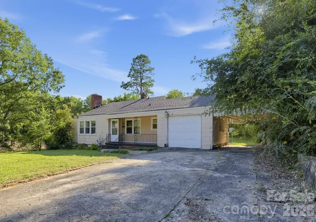 Photo 2 of Single family home for sale at 111 Whitener Ave, Spartanburg, SC 29306 | MLS# 4433142 | Listing updated on 2026-10-09