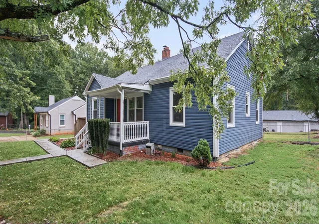 Photo 1 of Single family home for sale at 1207 W 4th Avenue, Gastonia, NC 28052 | MLS# 4433154 | Listing updated on 2026-10-10