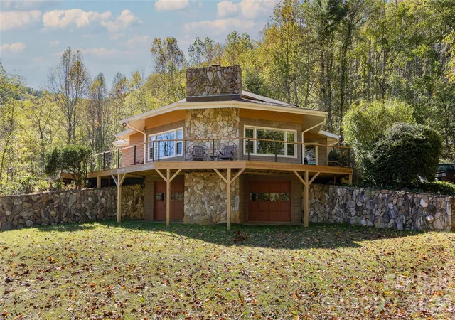 Photo 1 of Single family home for sale at 321 Eagles Nest Rd, Leicester, NC 28748 | MLS# 4433155 | Listing updated on 2026-10-13