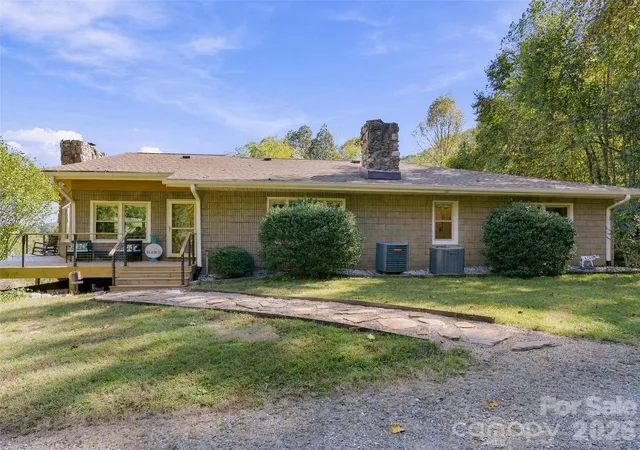 Photo 4 of Single family home for sale at 321 Eagles Nest Rd, Leicester, NC 28748 | MLS# 4433155 | Listing updated on 2026-10-13