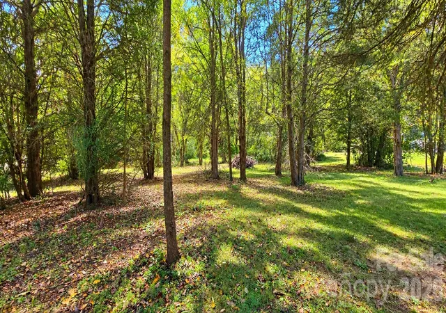 Photo 3 of Single family home for sale at 6067 Lake Wylie Rd, Clover, SC 29710 | MLS# 4433159 | Listing updated on 2026-10-11