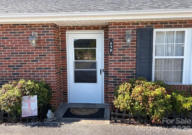 Photo 2 of Townhouse for sale at 69 B Buena Vista Ridge, Marion, NC 28752 | MLS# 4433164 | Listing updated on 2026-10-11