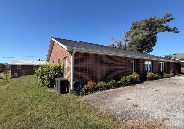 Photo 3 of Townhouse for sale at 69 B Buena Vista Ridge, Marion, NC 28752 | MLS# 4433164 | Listing updated on 2026-10-11