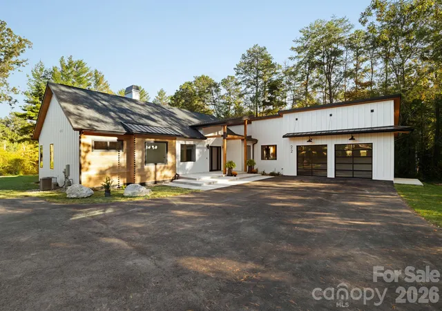 Photo 1 of Single family home for sale at 22 Willowbrook Rd, Asheville, NC 28805 | MLS# 4433166 | Listing updated on 2026-10-17