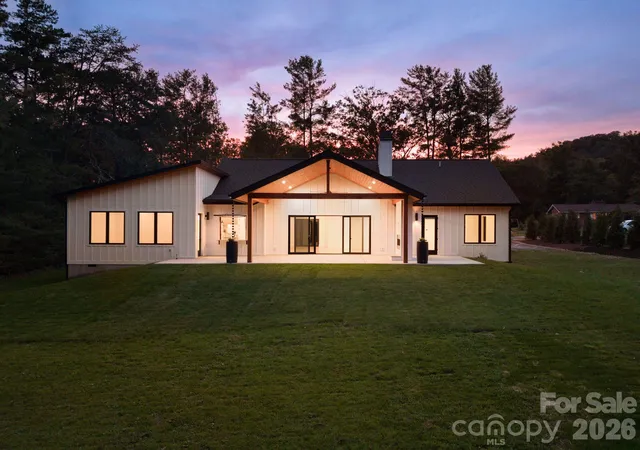 Photo 2 of Single family home for sale at 22 Willowbrook Rd, Asheville, NC 28805 | MLS# 4433166 | Listing updated on 2026-10-17