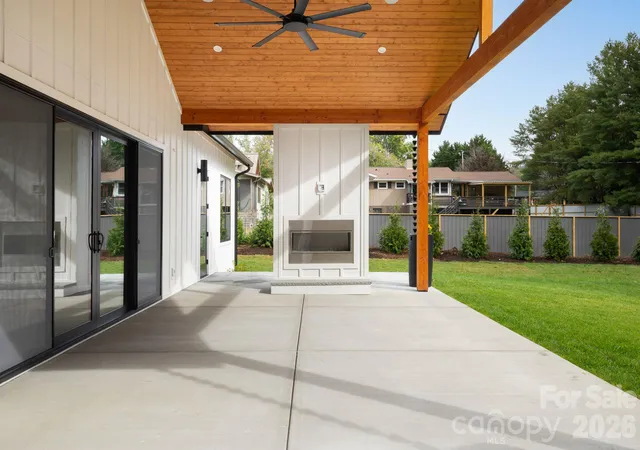 Photo 3 of Single family home for sale at 22 Willowbrook Rd, Asheville, NC 28805 | MLS# 4433166 | Listing updated on 2026-10-17