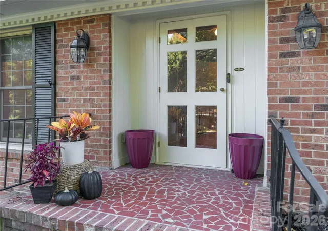 Photo 1 of Single family home for sale at 6626 Rocky Fls Rd, Charlotte, NC 28211 | MLS# 4433167 | Listing updated on 2026-10-25