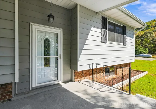 Photo 1 of Single family home for sale at 127 Spring Hl Dr, Pisgah Forest, NC 28768 | MLS# 4433171 | Listing updated on 2026-10-20