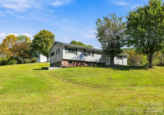 Photo 3 of Single family home for sale at 127 Spring Hl Dr, Pisgah Forest, NC 28768 | MLS# 4433171 | Listing updated on 2026-10-20
