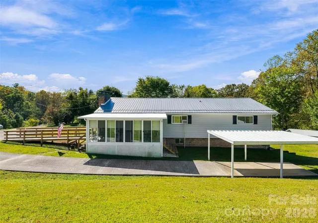 Photo 4 of Single family home for sale at 127 Spring Hl Dr, Pisgah Forest, NC 28768 | MLS# 4433171 | Listing updated on 2026-10-20