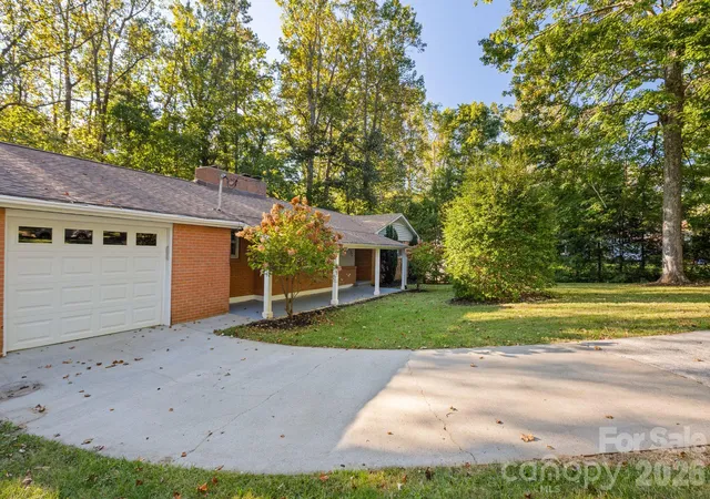 Photo 1 of Single family home for sale at 32 Oak Forest Dr, Asheville, NC 28803 | MLS# 4433180 | Listing updated on 2026-10-29