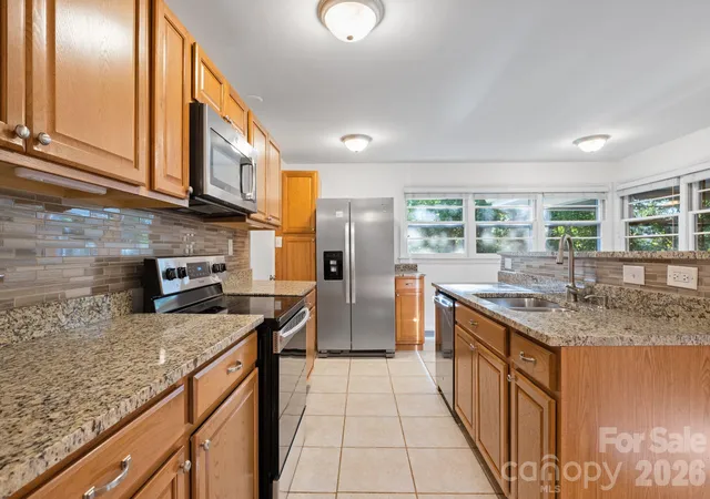 Photo 3 of Single family home for sale at 32 Oak Forest Dr, Asheville, NC 28803 | MLS# 4433180 | Listing updated on 2026-10-29
