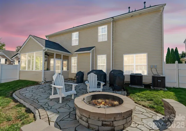 Photo 2 of Single family home for sale at 10900 Sand River Ct, Davidson, NC 28036 | MLS# 4433186 | Listing updated on 2026-10-10