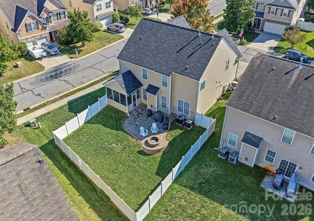 Photo 3 of Single family home for sale at 10900 Sand River Ct, Davidson, NC 28036 | MLS# 4433186 | Listing updated on 2026-10-10