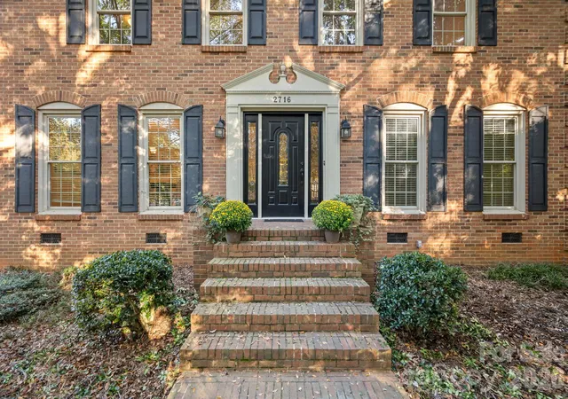 Photo 1 of Single family home for sale at 2716 Oldenway Dr, Charlotte, NC 28269 | MLS# 4433195 | Listing updated on 2026-10-24