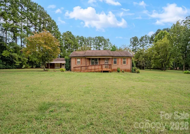 Photo 1 of Single family home for sale at 6007 Mooresville Rd, Salisbury, NC 28147 | MLS# 4433211 | Listing updated on 2026-10-11