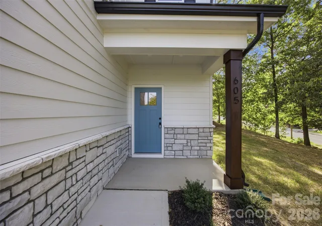 Photo 2 of Townhouse for sale at 605 Coulwood Dr, Charlotte, NC 28214 | MLS# 4433213 | Listing updated on 2026-10-11