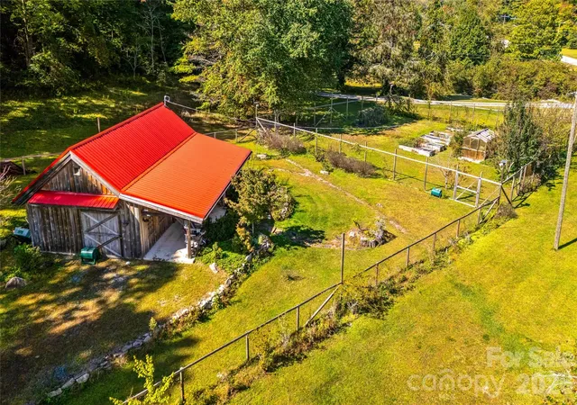 Photo 3 of Single family home for sale at 7820 Greenville Hwy, Brevard, NC 28712 | MLS# 4433219 | Listing updated on 2026-10-20