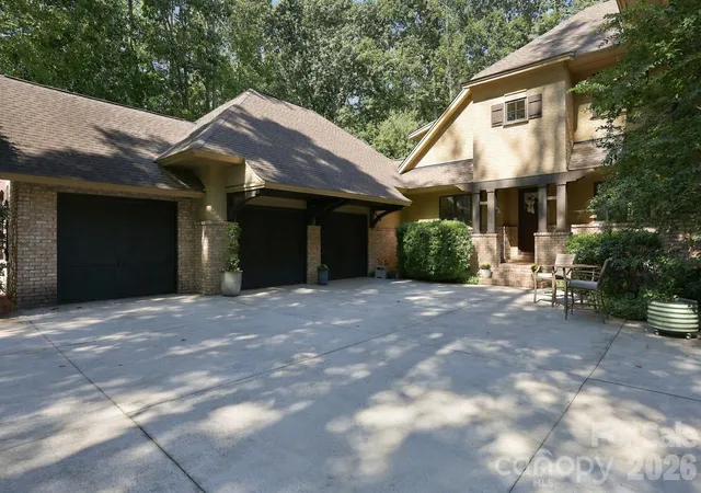 Photo 2 of Mansion for sale at 115 Saddle Crk Ct, Davidson, NC 28036 | MLS# 4433226 | Listing updated on 2026-10-15