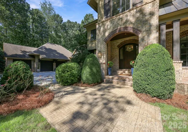 Photo 3 of Mansion for sale at 115 Saddle Crk Ct, Davidson, NC 28036 | MLS# 4433226 | Listing updated on 2026-10-15