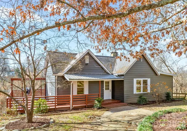 Photo 1 of Single family home for sale at 2 Worley Pl, Asheville, NC 28806 | MLS# 4433228 | Listing updated on 2026-10-30