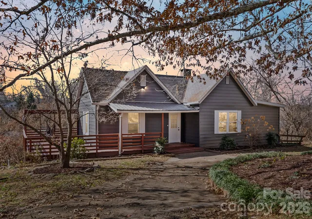 Photo 1 of Single family home for sale at 2 Worley Pl, Asheville, NC 28806 | MLS# 4433228 | Listing updated on 2026-10-30