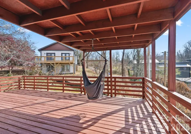 Photo 3 of Single family home for sale at 2 Worley Pl, Asheville, NC 28806 | MLS# 4433228 | Listing updated on 2026-10-30