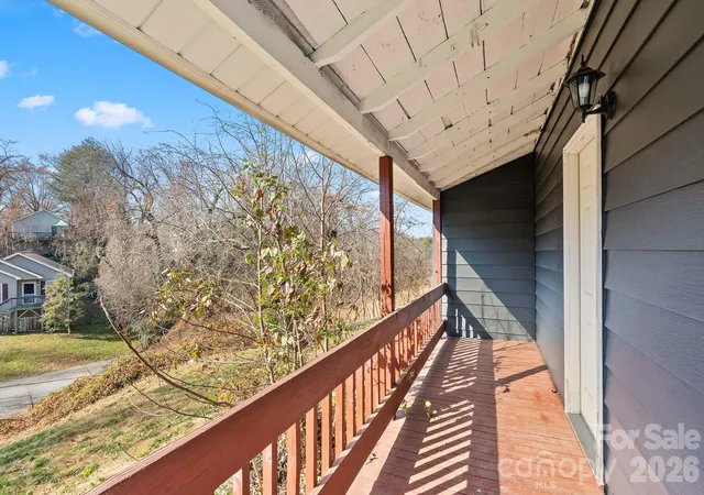 Photo 4 of Single family home for sale at 2 Worley Pl, Asheville, NC 28806 | MLS# 4433228 | Listing updated on 2026-10-30