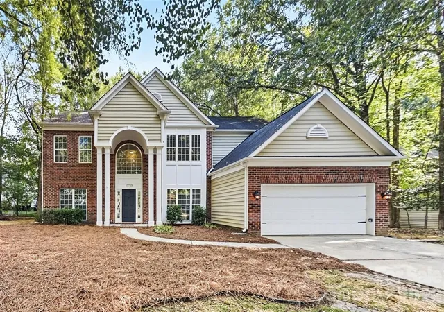 Photo 1 of Single family home for sale at 15725 Prestwoods Ln, Huntersville, NC 28078 | MLS# 4433232 | Listing updated on 2026-10-10