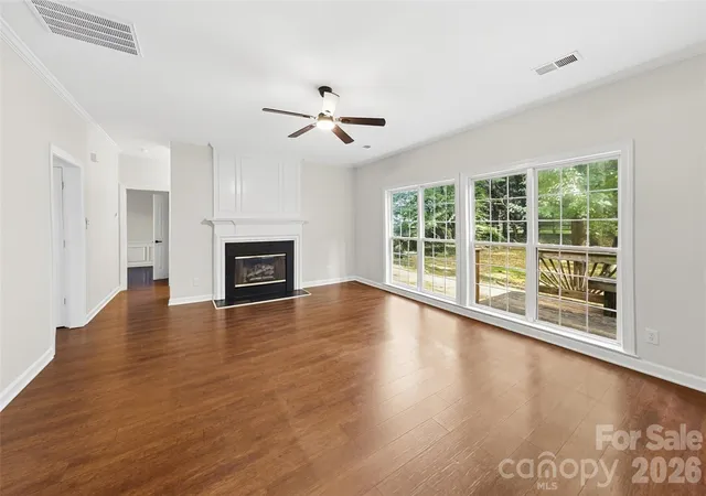 Photo 3 of Single family home for sale at 15725 Prestwoods Ln, Huntersville, NC 28078 | MLS# 4433232 | Listing updated on 2026-10-10