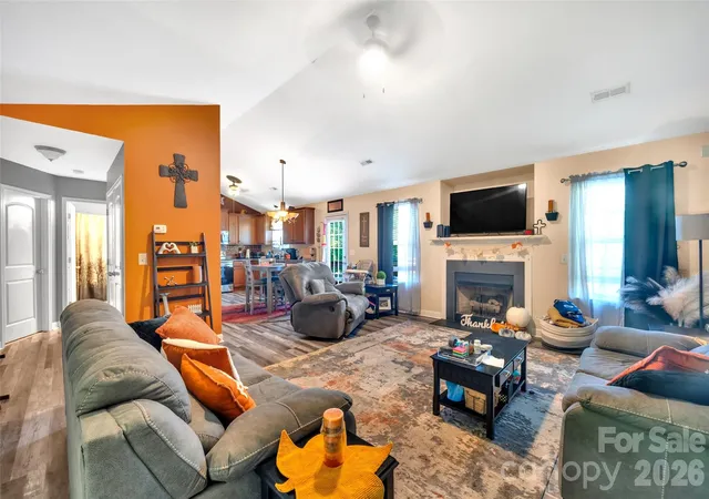 Photo 2 of Single family home for sale at 392 Lone Tree Ln, Clover, SC 29710 | MLS# 4433235 | Listing updated on 2026-10-16