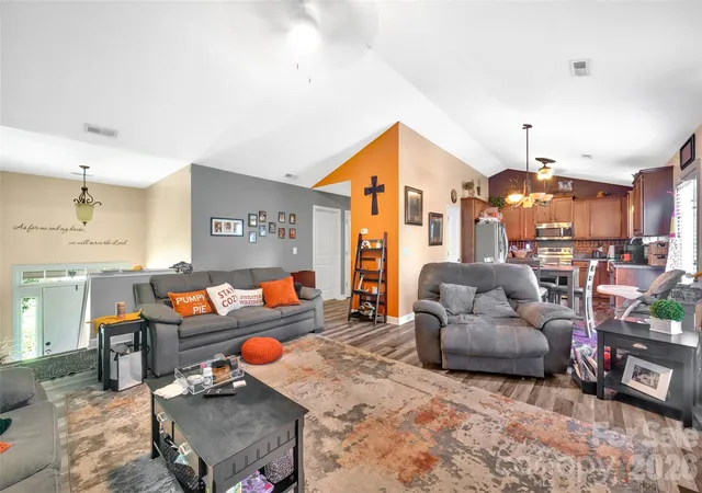 Photo 3 of Single family home for sale at 392 Lone Tree Ln, Clover, SC 29710 | MLS# 4433235 | Listing updated on 2026-10-16