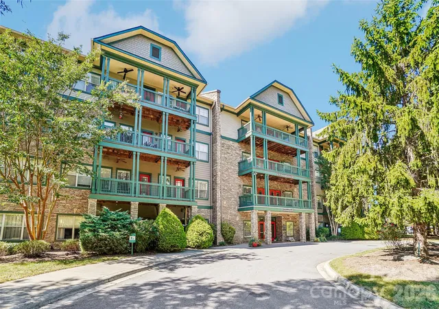 Condo for sale at 9 Kenilworth Knls #201, Asheville, NC 28805 | MLS# 4433241