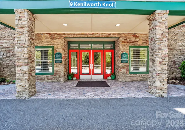 Listing Photo 2 - Condo for sale in building located at 9 Kenilworth Knls, Asheville, NC 28805 - Unit #201