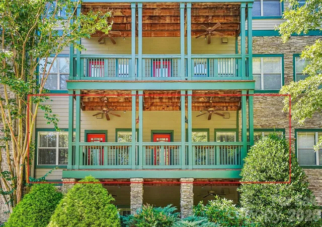 Listing Photo 3 - Condo for sale in building located at 9 Kenilworth Knls, Asheville, NC 28805 - Unit #201