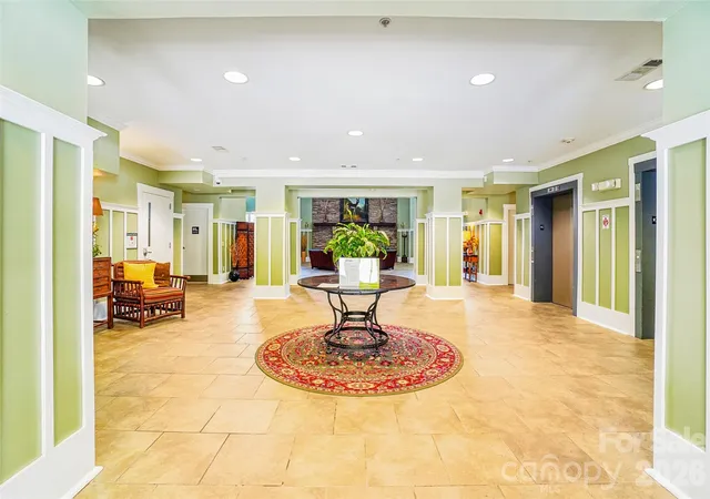 Listing Photo 4 - Condo for sale in building located at 9 Kenilworth Knls, Asheville, NC 28805 - Unit #201