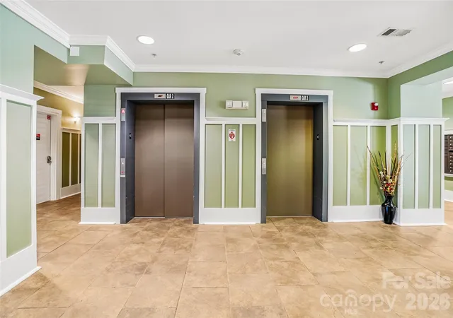 Listing Photo 5 - Condo for sale in building located at 9 Kenilworth Knls, Asheville, NC 28805 - Unit #201
