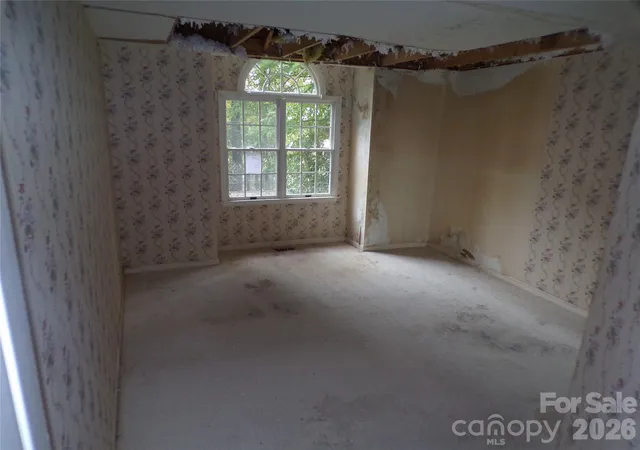 Photo 4 of Single family home for sale at 10 Governors Dr, Hendersonville, NC 28791 | MLS# 4433249 | Listing updated on 2026-10-10