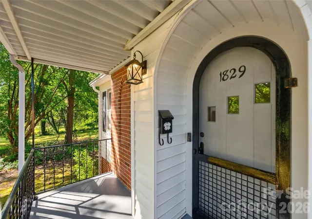 Photo 3 of Single family home for sale at 1829 3rd Street Ne, Hickory, NC 28601 | MLS# 4433251 | Listing updated on 2026-10-09