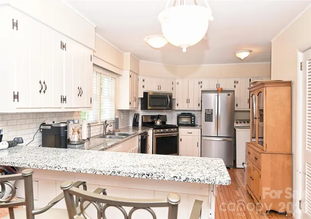 Photo 1 of Single family home for sale at 5801 Fairview Rd, Charlotte, NC 28209 | MLS# 4433338 | Listing updated on 2026-10-20
